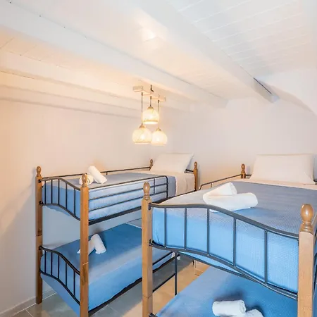 Vivens Mykonos & أنو ميرا